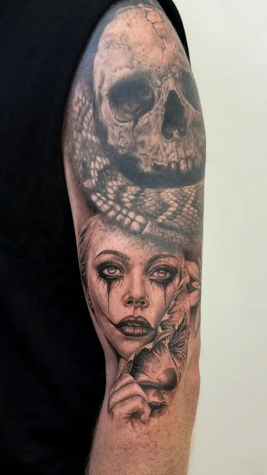 Nicolas — En seulement quelques mois, on est passés de 0 tatouages à un haut du corps bien rempli  merci à mo…