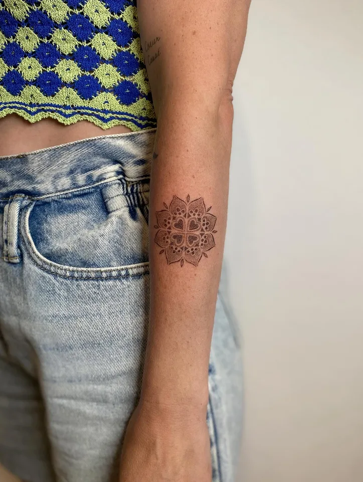 mandala — Pour Maria  swipe pour voir l’image d’inspiration ! Il s’agit du carrelage dans la maison de sa gra…